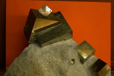 Pirita: de fuego, al saltar chispas cuando se golpea.