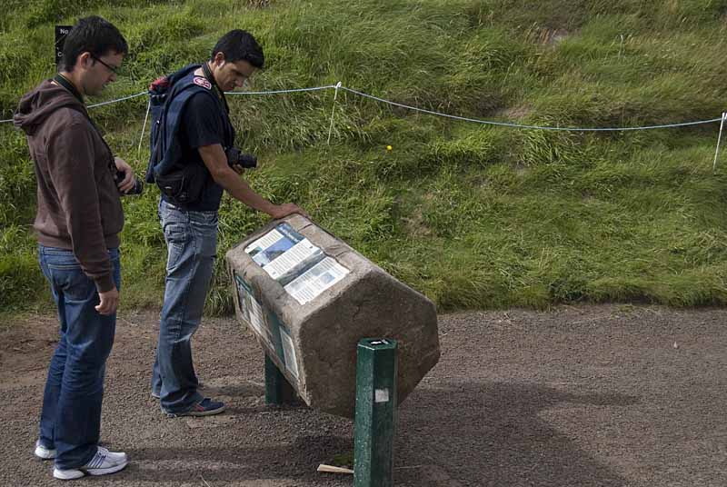 Pablo y Carlos en la Calzada de los Gigantes (Irlanda)